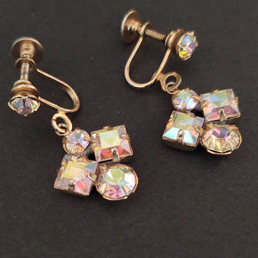 Vintage screw back iridescent rhinestone earrings - Picture 9 of 13